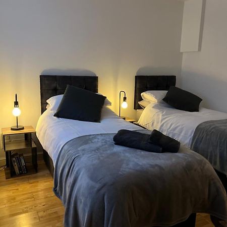 Cozy 1 Bedroom Basement Flat Лондон Экстерьер фото