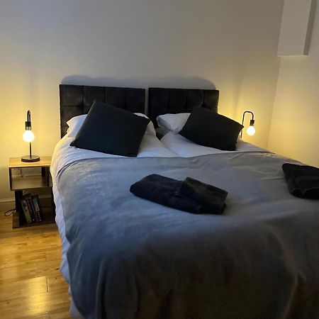 Cozy 1 Bedroom Basement Flat Лондон Экстерьер фото