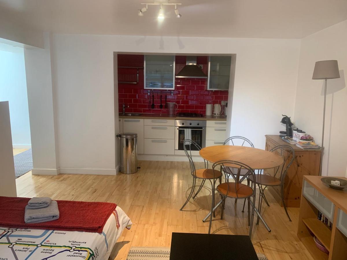 Cozy 1 Bedroom Basement Flat Лондон Экстерьер фото